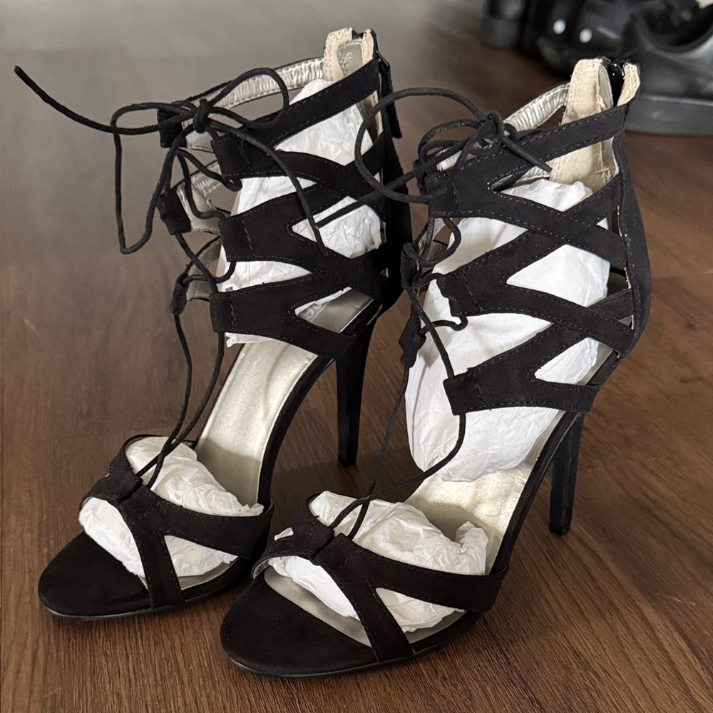 NWT MIX No 6 Black Lace-Up Heels